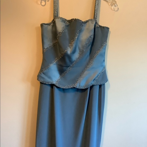 Women Long Evening Gown With Jacket Size 6. - Picture 3 of 16